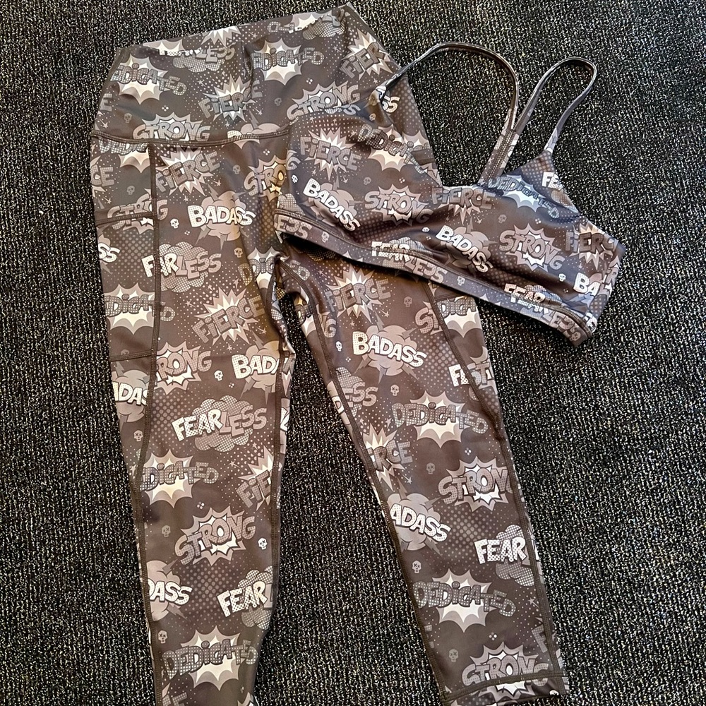 Fun matching leggings and sports bra set - size M